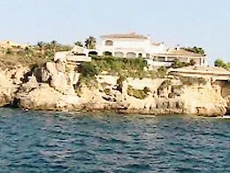 Siracusa, pericolo di crolli e mare vietato in contrada Isola