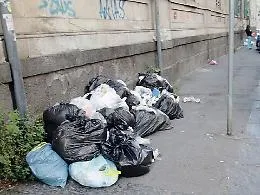 Catania, mezzi guasti e sacchetti sulle strade: cos&igrave; la raccolta porta a porta non va