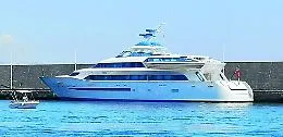 Il lusso dell'Aga Khan galleggia nel porto di Riposto: mega yacht da 200 mln di dollari