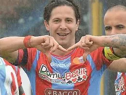 Biagianti: all&rsquo;asta le maglie di Catania e Fiorentina per il Banco Alimentare