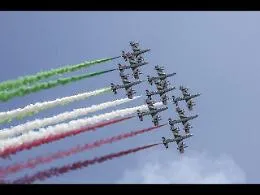 Palermo domenica
con  il naso all'ins&ugrave;: 

nel cielo del Foro Italico
le Frecce Tricolori