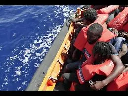 Soccorso un barcone di migranti, a bordo tre morti