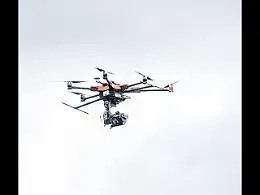 Sequestrati 200 grammi di droga e 17 cellulari a Poggioreale, Napoli: tre recapitati via drone