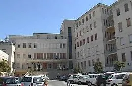 Paura al Guzzardi di Vittoria: presunta aggressione con bastone e pietra, indagini in corso