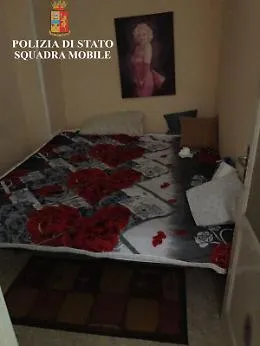 Ragusa, chiusa una casa a luci rosse, identificato un cliente di 80 anni