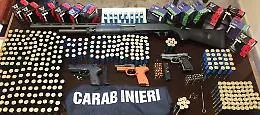 Catania, carabinieri scoprono deposito di armi a San Cristoforo