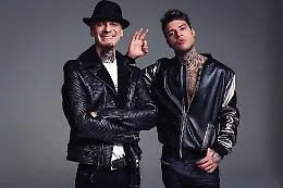 I "Comunisti col Rolex" Fedez e J-Ax ad Acireale