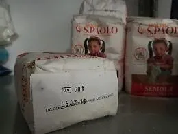 Catania, nei panini alimenti scaduti e nel locale un'invasione di blatte