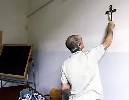 Palermo, niente preghiere a scuola: via anche la foto del Papa