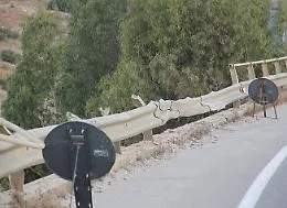 Auto precipita da autostrada sulla Messina-Palermo: tre feriti