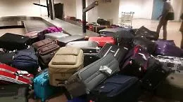 Caos bagagli all'aeroporto di Palermo: passeggeri infuriati