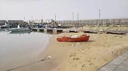 Quindici anni di sabbia e tensioni: il porto di Gela diventa un caso politico  