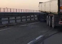 Tir si schianta su un guardrail: chiuso tratto dell'autostrada A19