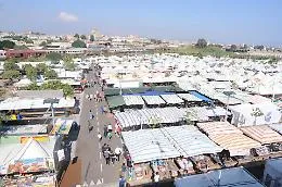 Cibo e mercanzie d'ogni genere: puntuale riecco
la Fiera dei Morti, Catania capitale del commercio