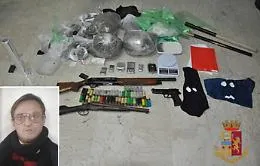 Droga, passamontagna e armi in un garage: due arresti ad Adrano