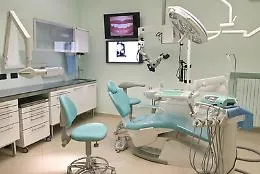 Denuncia dentista abusivo e finisce lui stesso sotto processo: assolto