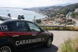 Messina, con un mattone danneggia nove auto parcheggiate