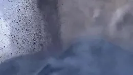 La cenere dell'Etna dilaga: chiusi aeroporti di Catania e di Comiso