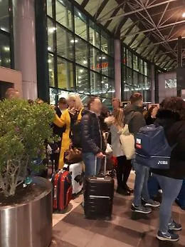 Volo Catania-Pisa: passeggeri abbandonati un'intera notte all'aeroporto di Fiumicino