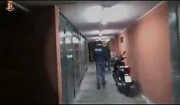 Catania, nel "palazzo della droga"
lo spaccio di tre gruppi criminali
legati a Cosa nostra: 24 arresti