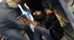 Gestore bar picchiato in una burrascosa notte della movida gelese: due denunciati