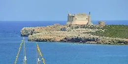 &laquo;L'Isola di Capo Passero in vendita? Una corbelleria&raquo;. Ma sorger&agrave; un resort sotto il Castello Tafuri