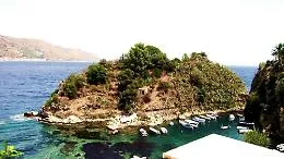 Venduta a Taormina l'Isola delle Sirene, ma Messina si ribella: &laquo;&Egrave; nostra&raquo;