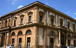 Elezioni, a Caltanissetta tra gazzelle e leoni nel laboratorio dei buchi neri
