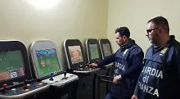 Palagonia, nel circolo ricreativo
una sala scommesse clandestina...