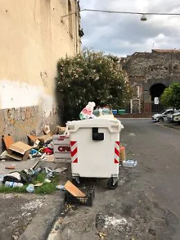 Catania: "&Egrave; cos&igrave; che si accolgono i cittadini e i turisti in citt&agrave;?"