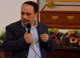 Mandanici, forte boato nella notte: bruciata l'auto di ex sindaco