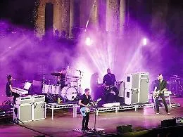 Taormina, tutti in fila ai controlli e poi a ballare col rock dei Placebo
