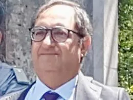La giornata nera del commissario e l&rsquo;autodifesa del direttore sui &laquo;no&raquo;