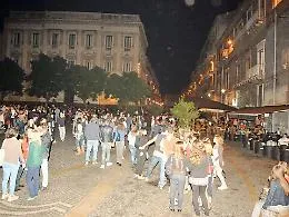 Catania, in piazza Teatro Massimo il requiem per la movida che fu