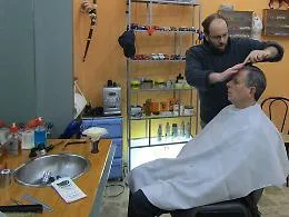 Enna e la crisi di via Roma, a rischio anche il barbiere: &laquo;Non passa pi&ugrave; nessuno&raquo;