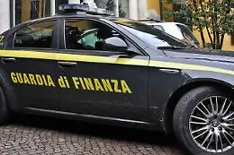 Dai cellulari ai giocattoli alle creme
a Palermo veniva falsificato di tutto