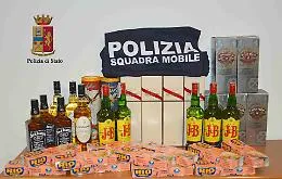 Ladra di liquori acciuffata a Ragusa