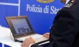 Modica, invia foto hard e poi subisce un ricatto