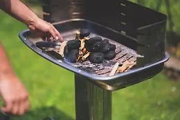 Fiamme da barbecue, rogo in appartamento a Palermo
