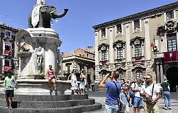 Slitta al primo febbraio l'aumento della tassa di soggiorno a Catania