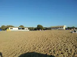 Catania, ecco lo schifo della spiaggia libera n.3: e si paga pure il parcheggio