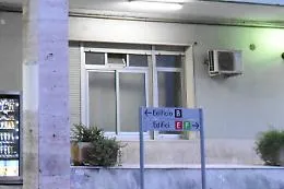 Catania, crolla soffitto di un ambulatorio del San Luigi