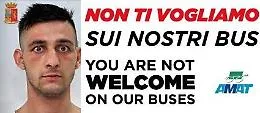 Su bus foto segnaletica borseggiatore che prende di mira i turisti