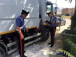 Castelvetrano, arrestata mentre rubava gasolio da mezzo per la raccolta dei rifiuti