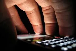 Fake news e volti generati dall'IA: la persecuzione infinita contro un prete di Agrigento