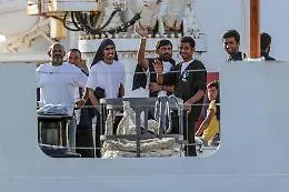 Diciotti a Trapani, interviene Mattarella.
Conte: &laquo;A breve lo sbarco&raquo;. Ira di Salvini