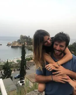 Eleonora Pedron e Nicol&ograve; Devitiis: innamorati sullo sfondo dell'Isolabella