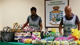 Dalle borse ai giochi per i bambini, Catania "market" del contraffatto