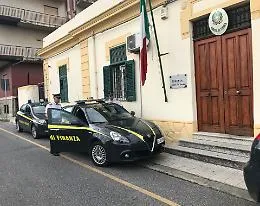 Barcellona, faceva lavorare i dipendenti di pi&ugrave; pagandoli di meno