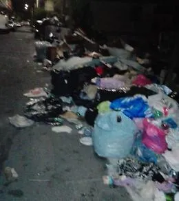 Rifiuti lungo via Cicogna, nel quartiere catanese di San Giorgio